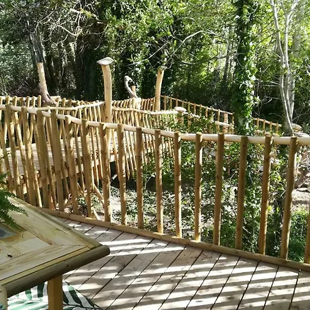 La Cabane Perchee Villelaure Exterior photo